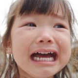 泣いている子ども