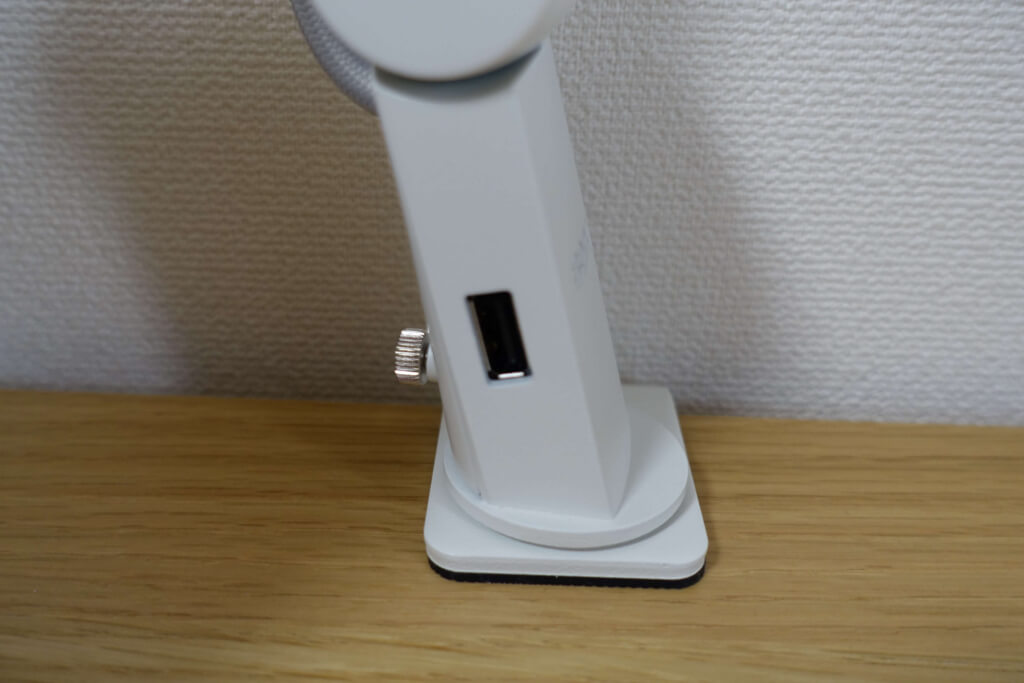 f:id:kosodateiruka:20170916072335j:plain BenQ デスクライトMindDuoのUSB